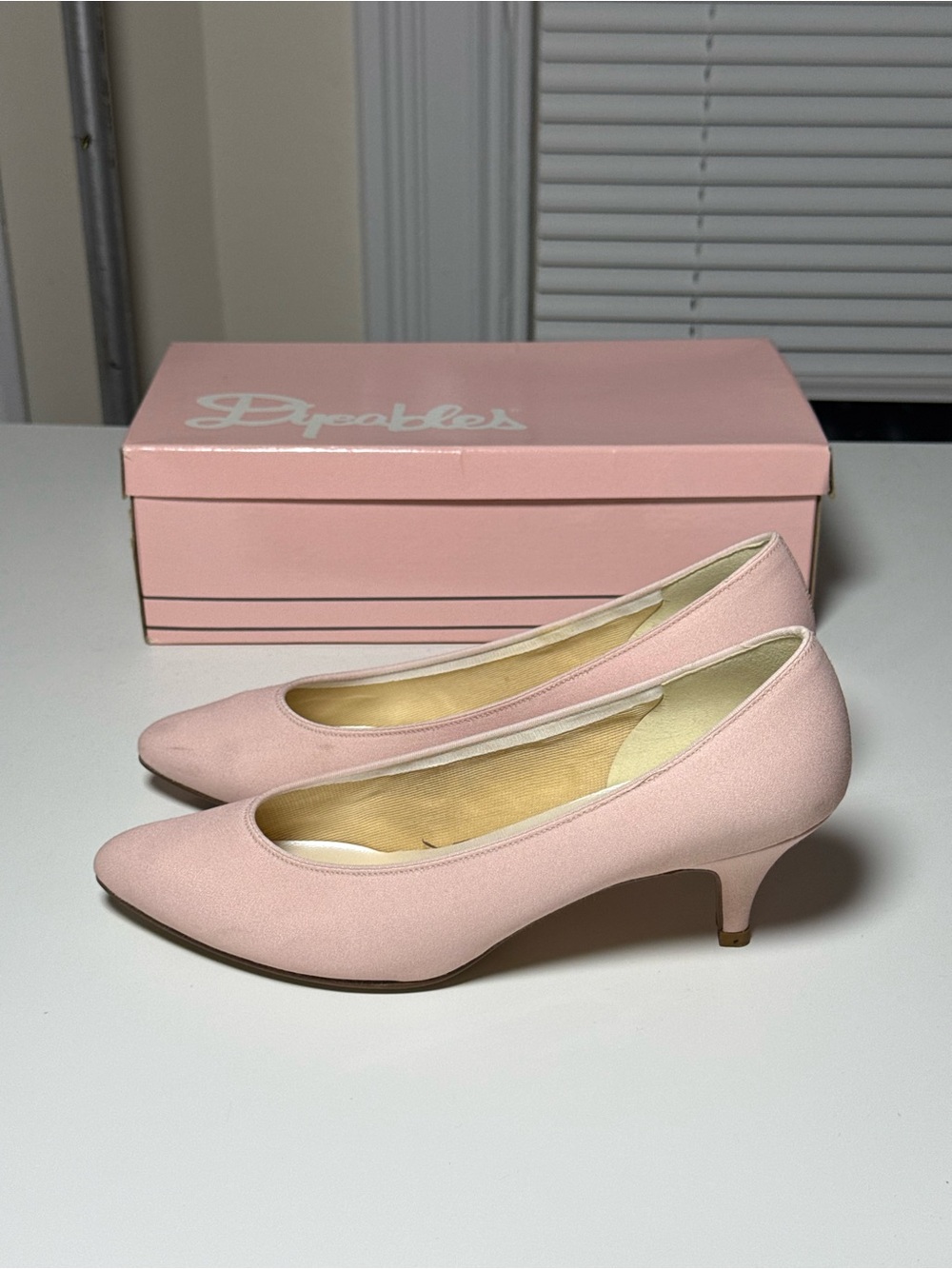 Vintage Dyeables Classic Pink Kitten Heel Pumps for Women